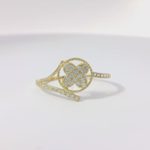 14KT Gold Ring Women's Light Weight White CZ Stone Clover Center with Open Round Rope Border and White CZ Stone Bypass Band